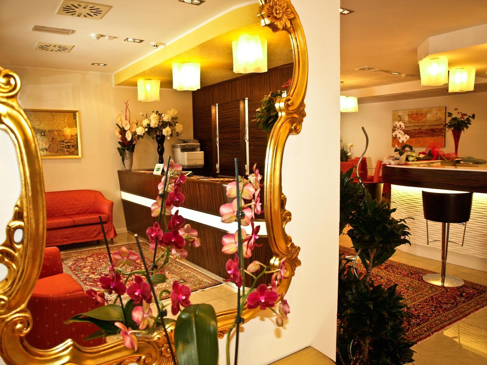 Hotel Villa Angelina Bibione Exterior photo